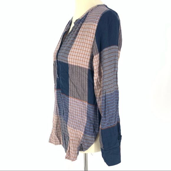 Universal Thread Blue Plaid V-Neck Blouse Pullover Women's Size XS NWT - Picture 2 of 6